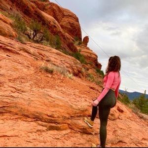 Meet your Posher, Claudia